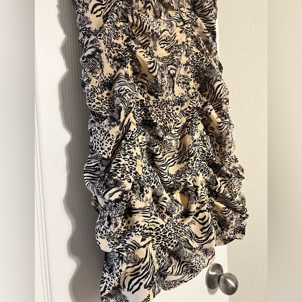 J.O.A Ruched Bodycon Dress - Picture 2 of 6